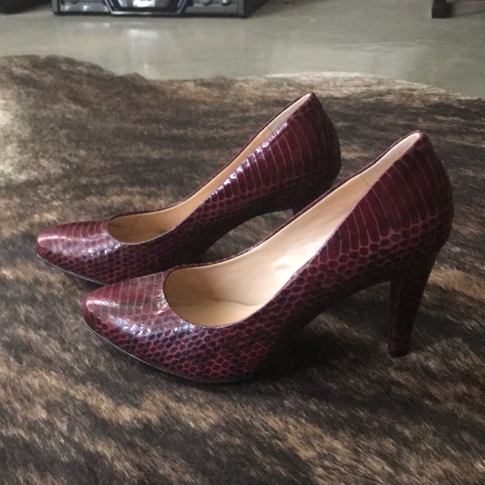 Burgundy Vince Camuto pump